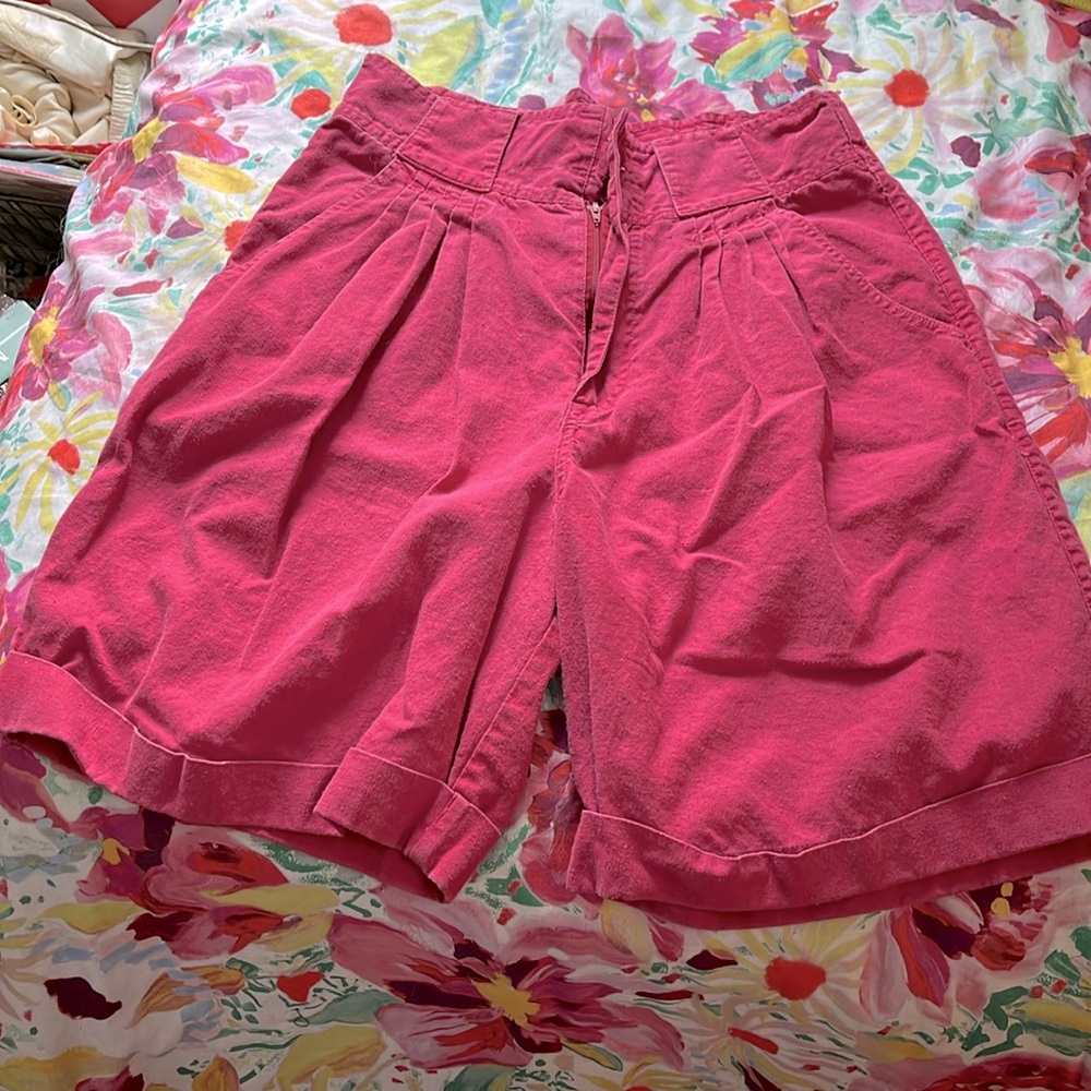 Vintage 80’s Pleat Front Shorts! Size 9/10